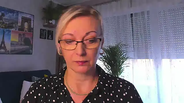 Snapshot of vanessa_chat chatting on October 29, 2:27 pm vanessa chat online show from October 29, 2:27 pm