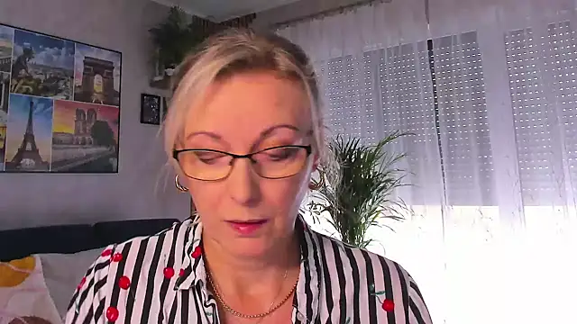 vanessa chat online show from October 15, 1:19 pm