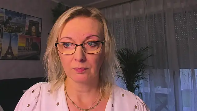 Snapshot of vanessa_chat chatting on November 18, 2:31 pm vanessa chat online show from November 18, 2:31 pm