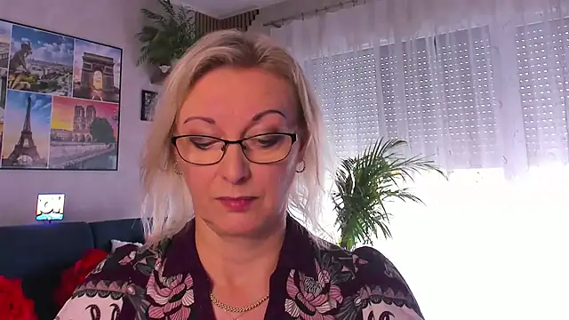 Snapshot of vanessa_chat chatting on June 3, 2:33 pm vanessa chat online show from June 3, 2:33 pm