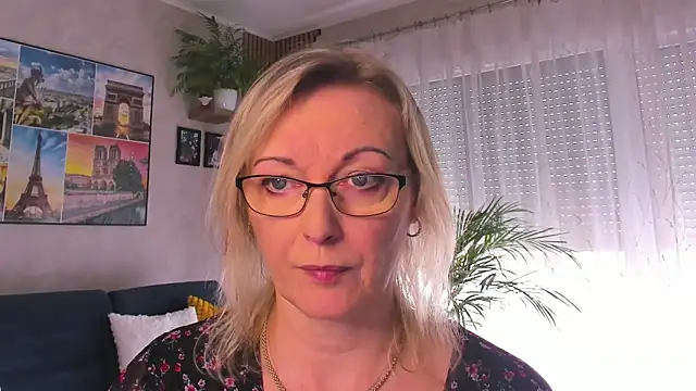 vanessa chat online show from April 13, 1:15 pm