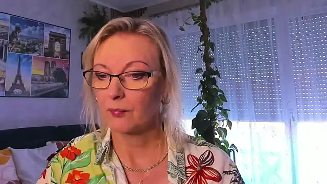 vanessa chat online show from September 24, 1:28 pm