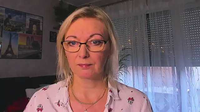 vanessa chat online show from December 18, 2:21 pm