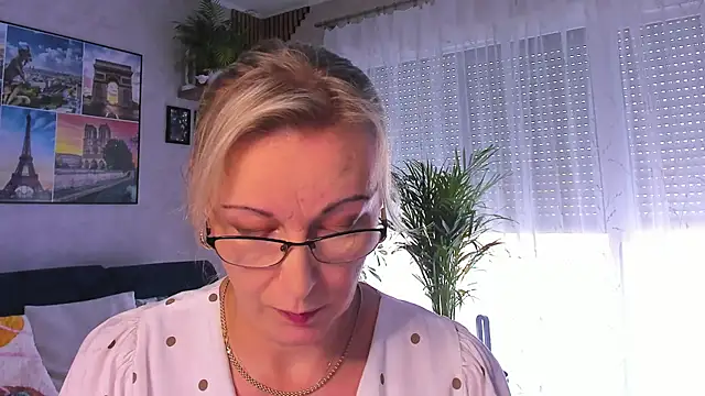 vanessa chat online show from October 13, 1:23 pm