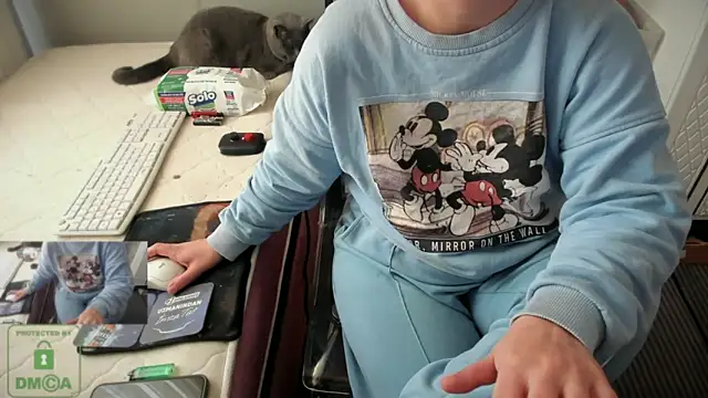 Snapshot of bisexyelizz chatting on December 2, 8:27 am bisexyelizz online show from December 2, 8:27 am