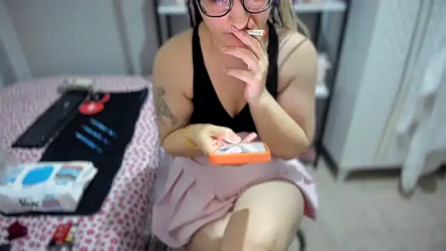 bisexyelizz online show from July 1, 9:26 pm