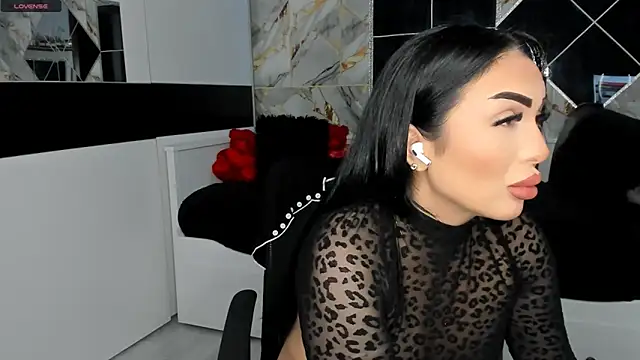 Snapshot of mistress_meryem chatting on March 11, 3:04 am mistress meryem online show from March 11, 3:04 am