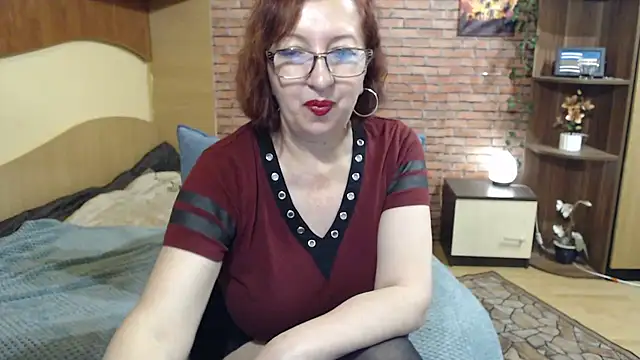 EvelyneFlirtyMilf online show from April 24, 4:36 am