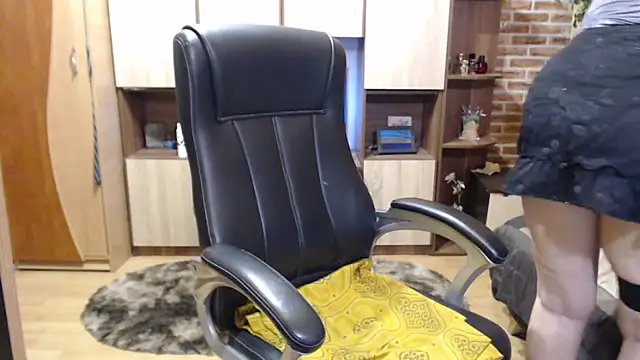 Snapshot of EvelyneFlirtyMilf chatting on October 7, 4:13 am EvelyneFlirtyMilf online show from October 7, 4:13 am