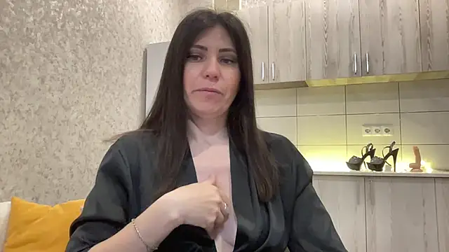 Snapshot of HotyWinter chatting on February 25, 2:56 am HotyWinter online show from February 25, 2:56 am