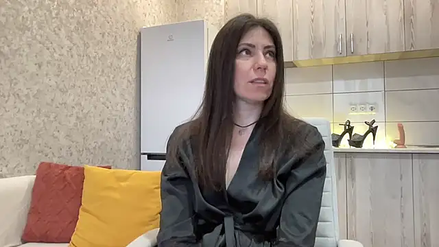 Snapshot of HotyWinter chatting on May 5, 5:10 am HotyWinter online show from May 5, 5:10 am