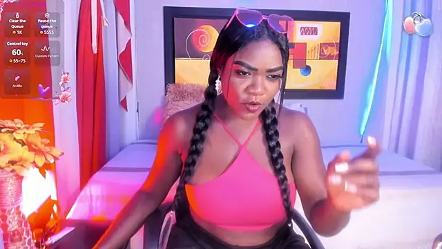 Snapshot of Emabland2 chatting on February 3, 5:27 am Emabland2 online show from February 3, 5:27 am