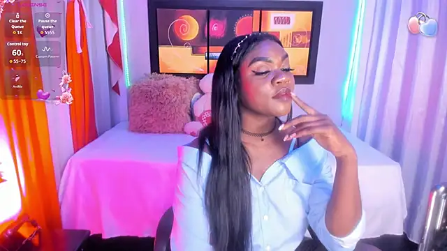 Snapshot of Emabland2 chatting on February 7, 5:48 am Emabland2 online show from February 7, 5:48 am