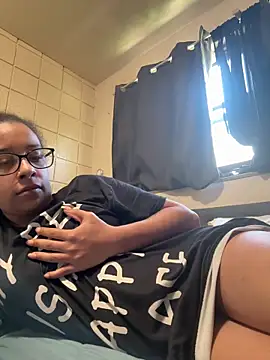 Alliejay online show from April 21, 6:36 pm