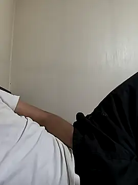 Snapshot of Mahmut_34_34_ chatting on October 19, 9:56 am Mahmut 34 34 online show from October 19, 9:56 am
