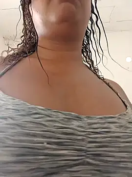 Snapshot of LillyCici chatting on December 19, 1:07 pm LillyCici online show from December 19, 1:07 pm