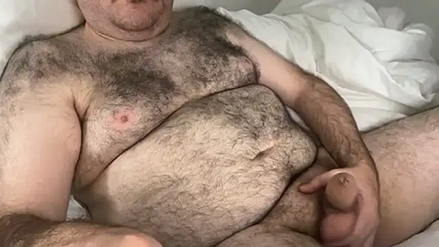 Snapshot of elagobear chatting on June 19, 6:41 am elagobear online show from June 19, 6:41 am