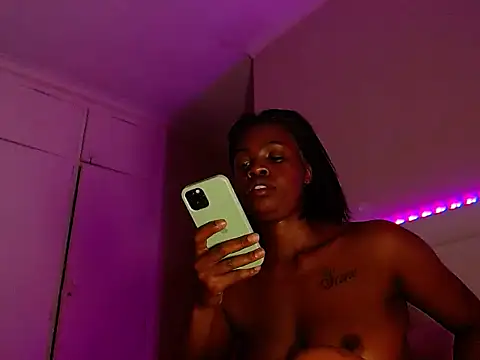 LuciousLips96 online show from May 11, 4:04 pm