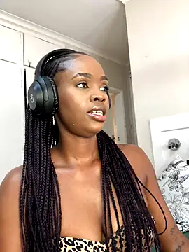 LuciousLips96 online show from September 22, 9:37 am