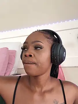 LuciousLips96 online show from November 10, 7:13 am