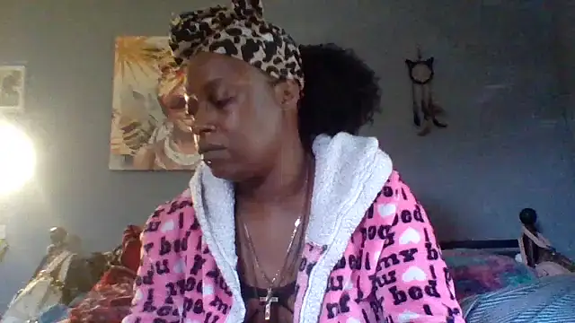 Snapshot of msdeedee chatting on April 26, 12:57 pm msdeedee online show from April 26, 12:57 pm