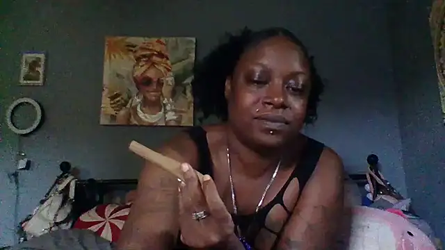 Snapshot of msdeedee chatting on April 27, 12:14 pm msdeedee online show from April 27, 12:14 pm