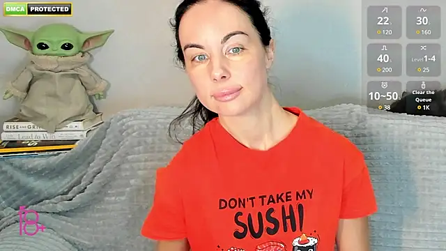 Snapshot of 3ight33nplus chatting on December 16, 8:20 am 3ight33nplus online show from December 16, 8:20 am