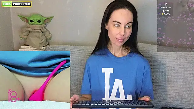 Snapshot of 3ight33nplus chatting on February 10, 3:57 am 3ight33nplus online show from February 10, 3:57 am