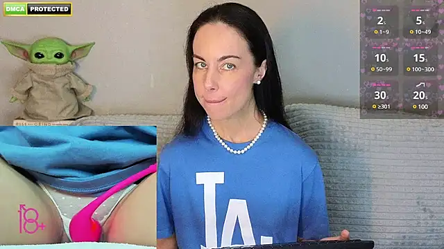 Snapshot of 3ight33nplus chatting on March 9, 9:25 pm 3ight33nplus online show from March 9, 9:25 pm