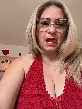 Snapshot of x_elena_x chatting on February 14, 8:52 am x elena x online show from February 14, 8:52 am
