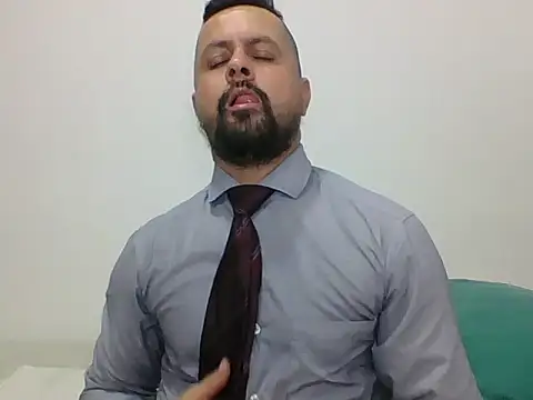 Snapshot of TRIISTAN_KING10 chatting on December 19, 8:02 pm TRIISTAN KING10 online show from December 19, 8:02 pm