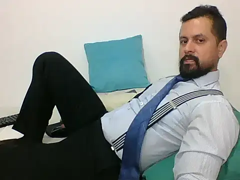 Snapshot of TRIISTAN_KING10 chatting on January 17, 7:38 pm TRIISTAN KING10 online show from January 17, 7:38 pm
