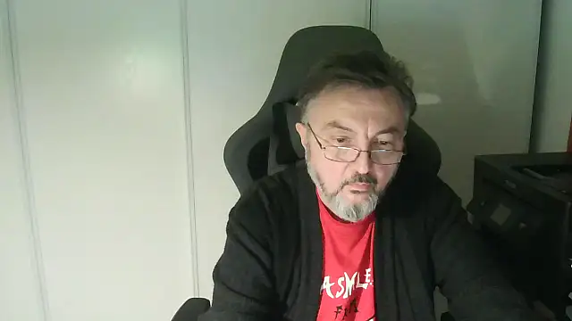 steb06 online show from December 3, 4:39 pm