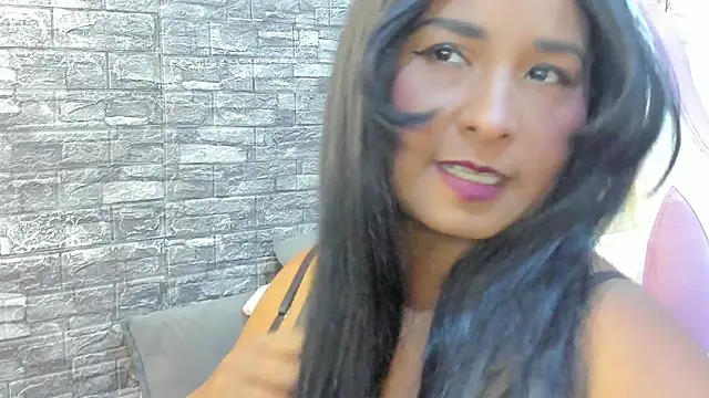 paola ih online show from February 6, 8:05 pm