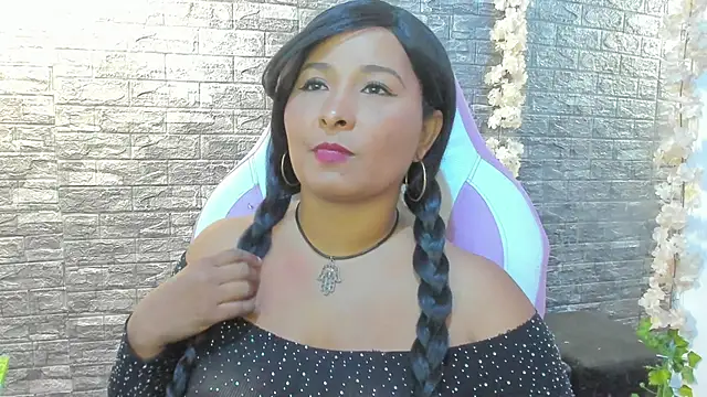 paola ih online show from May 5, 8:01 pm