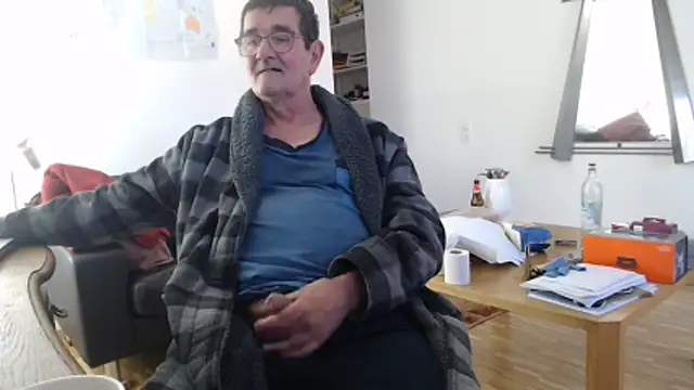 Snapshot of silvio-aus-luzern-CH chatting on March 13, 7:57 am silvio-aus-luzern-CH online show from March 13, 7:57 am