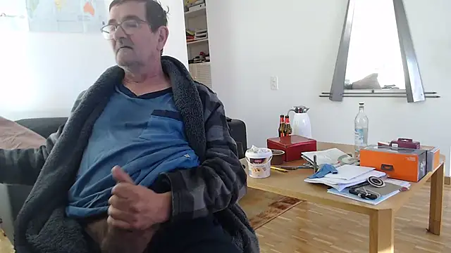 Snapshot of silvio-aus-luzern-CH chatting on March 17, 8:28 am silvio-aus-luzern-CH online show from March 17, 8:28 am