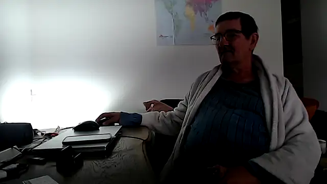 Snapshot of silvio-aus-luzern-CH chatting on May 1, 8:41 am silvio-aus-luzern-CH online show from May 1, 8:41 am