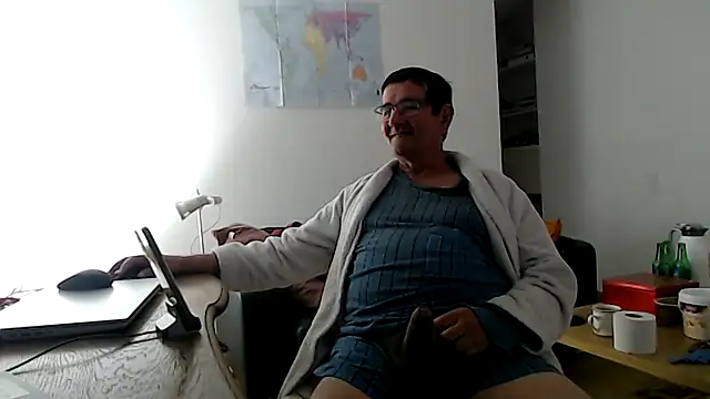 Snapshot of silvio-aus-luzern-CH chatting on April 29, 7:12 am silvio-aus-luzern-CH online show from April 29, 7:12 am