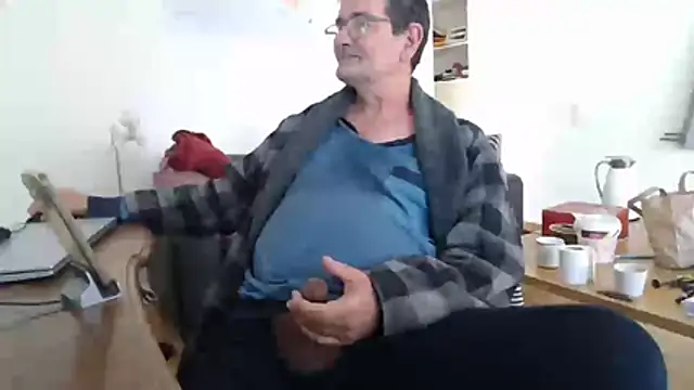 Snapshot of silvio-aus-luzern-CH chatting on March 22, 1:34 pm silvio-aus-luzern-CH online show from March 22, 1:34 pm