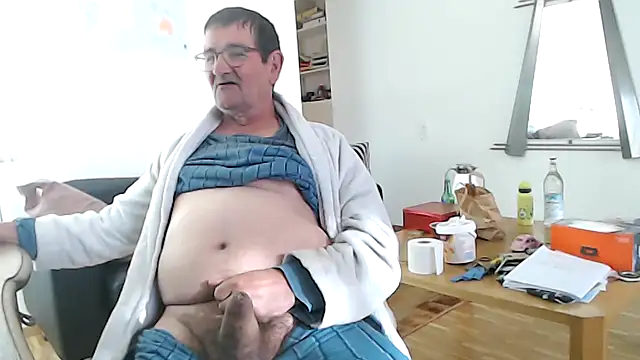 Snapshot of silvio-aus-luzern-CH chatting on April 26, 6:22 am silvio-aus-luzern-CH online show from April 26, 6:22 am