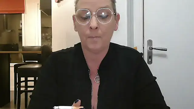 Snapshot of lilie69 chatting on November 26, 5:57 pm lilie69 online show from November 26, 5:57 pm