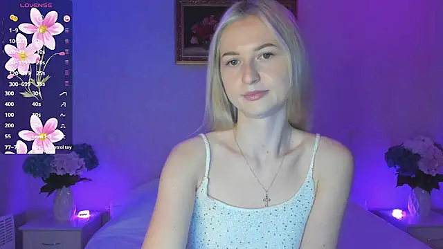 Snapshot of AnnaCarrera chatting on October 16, 6:27 pm AnnaCarrera online show from October 16, 6:27 pm