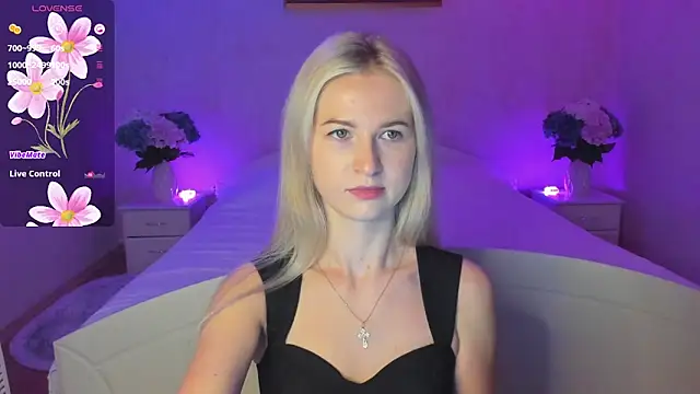 Snapshot of AnnaCarrera chatting on October 13, 9:05 pm AnnaCarrera online show from October 13, 9:05 pm
