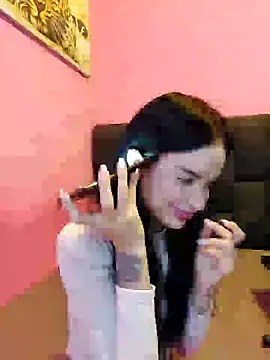 Snapshot of secretgreisy_ chatting on December 18, 4:31 am secretgreisy online show from December 18, 4:31 am