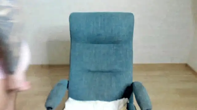 maks wolfis online show from March 4, 6:15 pm