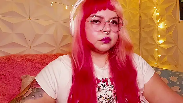Snapshot of Satyn_doll chatting on July 7, 11:30 pm Satyn doll online show from July 7, 11:30 pm
