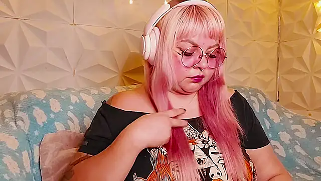 Snapshot of Satyn_doll chatting on June 9, 11:17 pm Satyn doll online show from June 9, 11:17 pm