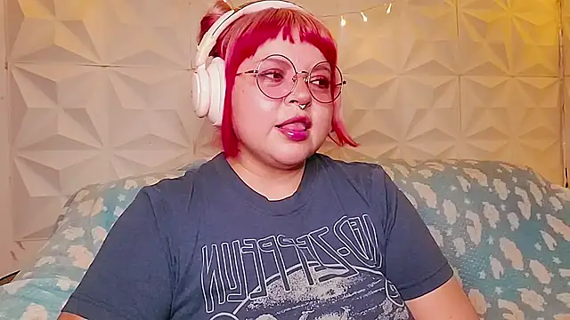 Snapshot of Satyn_doll chatting on June 19, 10:25 pm Satyn doll online show from June 19, 10:25 pm
