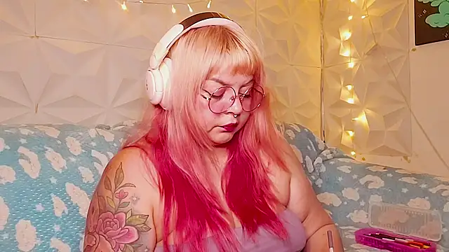 Snapshot of Satyn_doll chatting on June 30, 1:05 am Satyn doll online show from June 30, 1:05 am